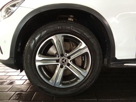 2019-Mercedes-Benz-GLC-300d-4Matic_3