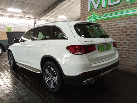 2019-Mercedes-Benz-GLC-300d-4Matic_4