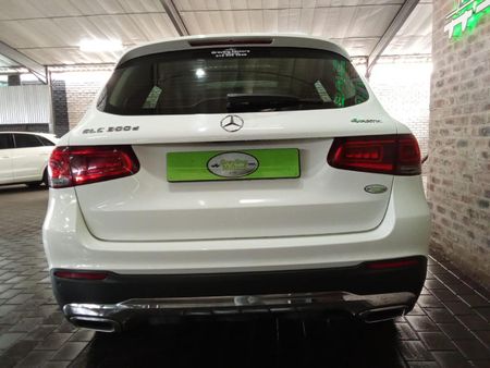 2019-Mercedes-Benz-GLC-300d-4Matic_5