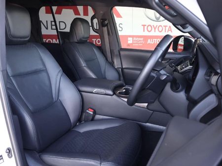 2024-Toyota-Land-Cruiser-300-V6-33-D-ZX_17