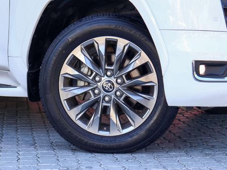 2024-Toyota-Land-Cruiser-300-V6-33-D-ZX_6
