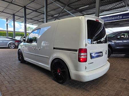 2012-Volkswagen-Caddy-20-TDI-81kW-Panel-Van_4