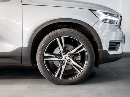 2022-Volvo-XC40-T5-R-Design-AWD_9