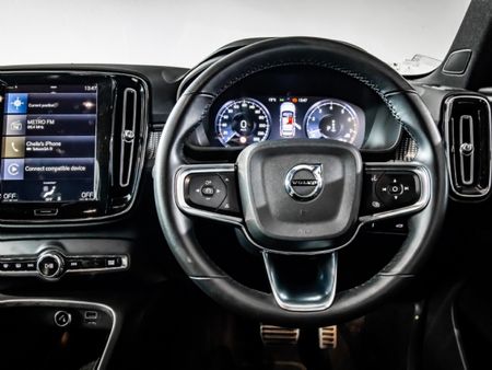 2022-Volvo-XC40-T5-R-Design-AWD_10