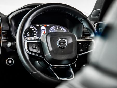 2022-Volvo-XC40-T5-R-Design-AWD_11