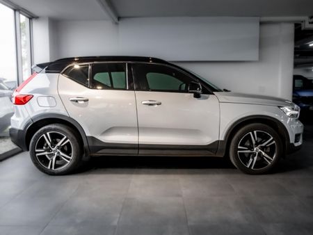 2022-Volvo-XC40-T5-R-Design-AWD_15