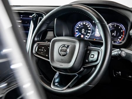 2022-Volvo-XC40-T5-R-Design-AWD_17
