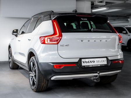 2022-Volvo-XC40-T5-R-Design-AWD_1