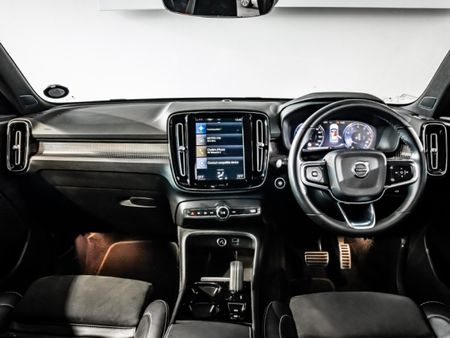 2022-Volvo-XC40-T5-R-Design-AWD_5
