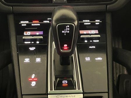 2020-Porsche-Cayenne-Coupe_9