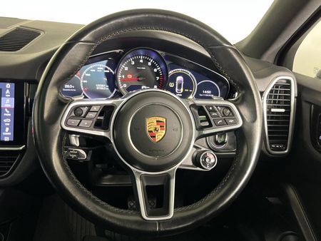 2020-Porsche-Cayenne-Coupe_10