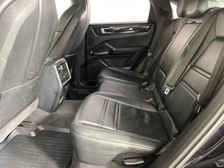 2020-Porsche-Cayenne-Coupe_3