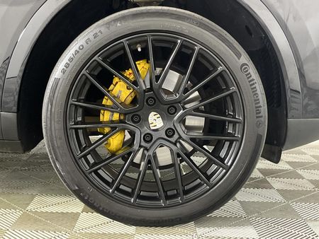 2020-Porsche-Cayenne-Coupe_5