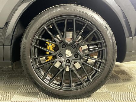 2020-Porsche-Cayenne-Coupe_6