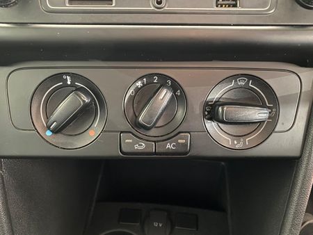2020-Volkswagen-Polo-Vivo-14-Trendline-5-dr_18