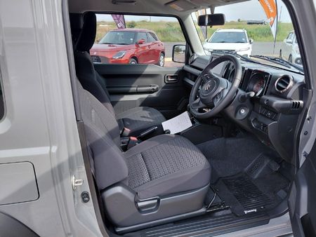 2026-Suzuki-Jimny-15-GLX-Auto_14