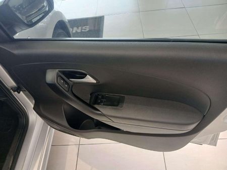 2020-Volkswagen-Polo-Vivo-14-Trendline-5-dr_13