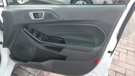 2016-Ford-Fiesta-10-Ecoboost-manual_4