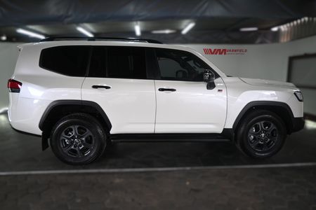 2026-Toyota-Land-Cruiser-300-V6-33D-GR-S_2