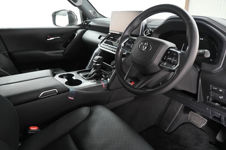 2026-Toyota-Land-Cruiser-300-V6-33D-GR-S_5