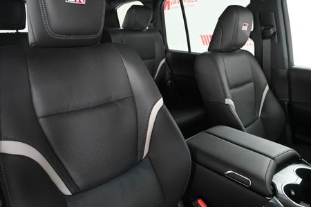 2026-Toyota-Land-Cruiser-300-V6-33D-GR-S_6