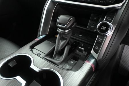 2026-Toyota-Land-Cruiser-300-V6-33D-GR-S_8