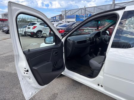 2015-Nissan-NP200-16-AC-Safety-Pack_13