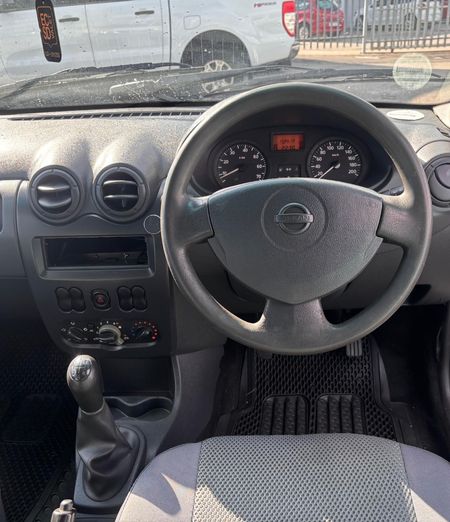 2015-Nissan-NP200-16-AC-Safety-Pack_16
