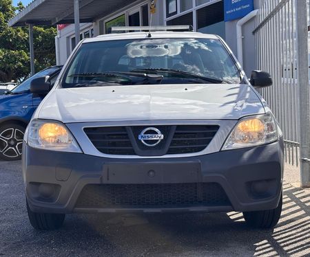 2015-Nissan-NP200-16-AC-Safety-Pack_4