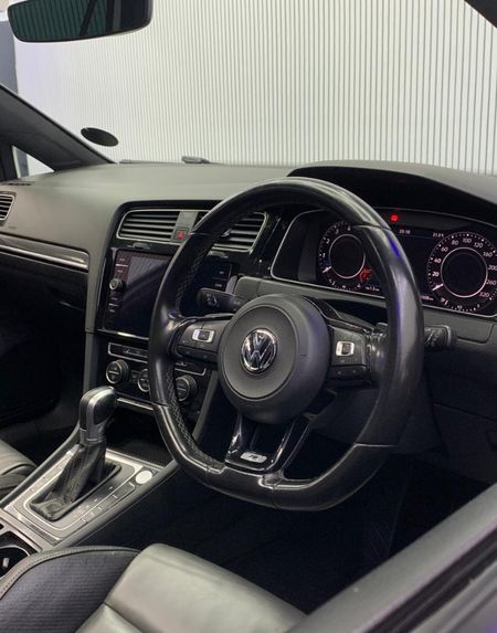 2019-Volkswagen-Golf-VII-20-TSI-R-Auto-228kW_12