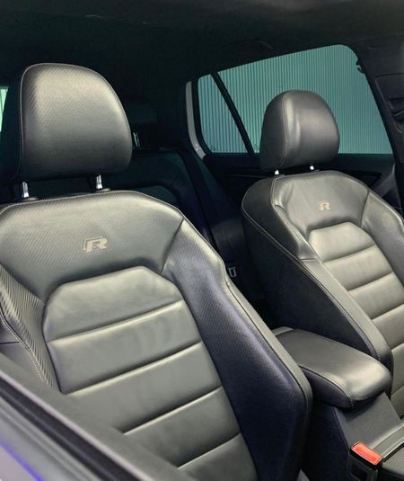 2019-Volkswagen-Golf-VII-20-TSI-R-Auto-228kW_13