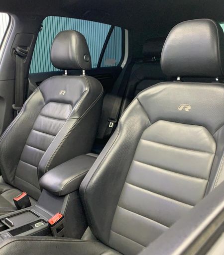 2019-Volkswagen-Golf-VII-20-TSI-R-Auto-228kW_1