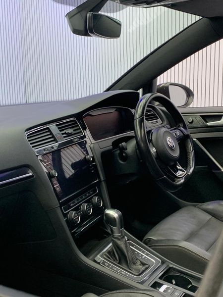 2019-Volkswagen-Golf-VII-20-TSI-R-Auto-228kW_2
