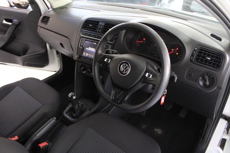 2021-Volkswagen-Polo-Vivo-COMFORTLINE_9