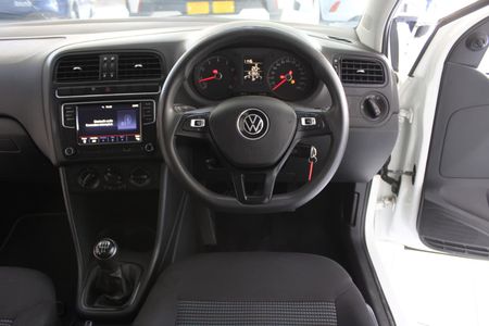 2021-Volkswagen-Polo-Vivo-COMFORTLINE_11