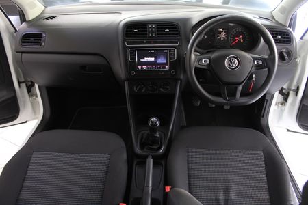 2021-Volkswagen-Polo-Vivo-COMFORTLINE_12