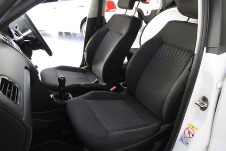 2021-Volkswagen-Polo-Vivo-COMFORTLINE_16