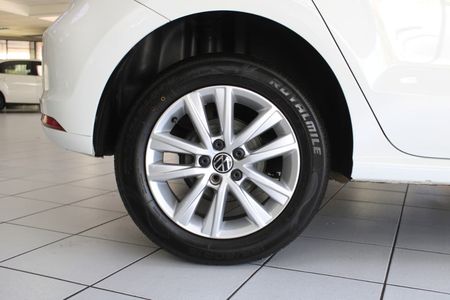 2021-Volkswagen-Polo-Vivo-COMFORTLINE_8