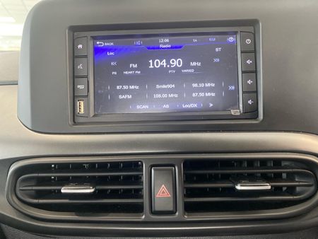 2023-Hyundai-Grand-i10-10-Motion_10