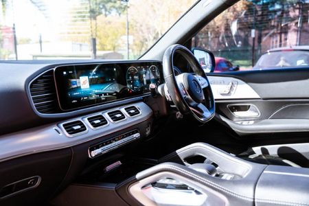 2021-Mercedes-Benz-GLE-400d-4Matic_9