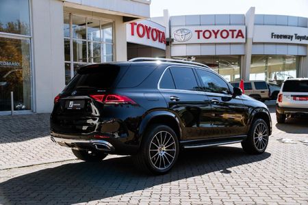 2021-Mercedes-Benz-GLE-400d-4Matic_17