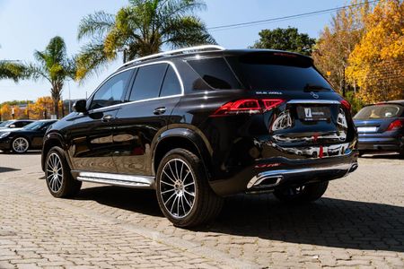 2021-Mercedes-Benz-GLE-400d-4Matic_4