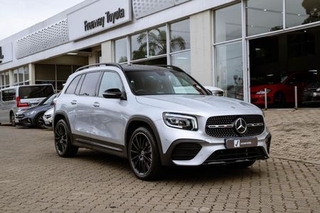 2023-Mercedes-Benz-GLB-250_12