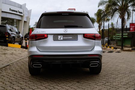 2023-Mercedes-Benz-GLB-250_5