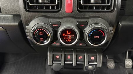 2023-Suzuki-Jimny-15-GLX_14