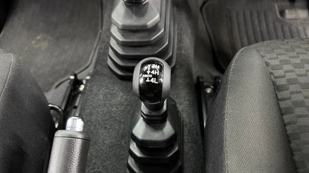 2023-Suzuki-Jimny-15-GLX_17
