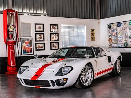 1965-GT40-Developments-GT40-Coupe_0