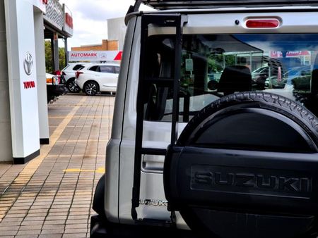 2023-Suzuki-Jimny-15-GLX-Auto_8