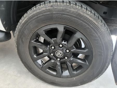 2025-Toyota-Hilux-28-GD-6-Raised-Body-Legend-4x4-Auto-Double-Cab_15