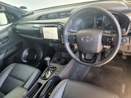 2025-Toyota-Hilux-28-GD-6-Raised-Body-Legend-4x4-Auto-Double-Cab_6
